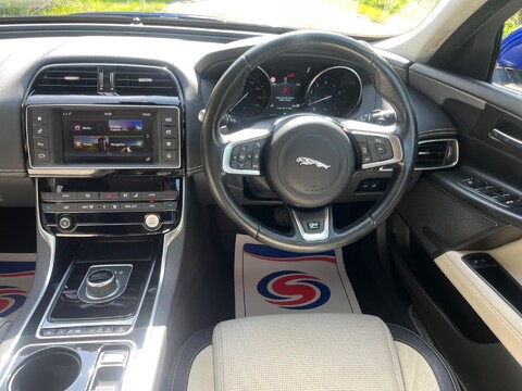 Jaguar XE GTDI R-SPORT 2