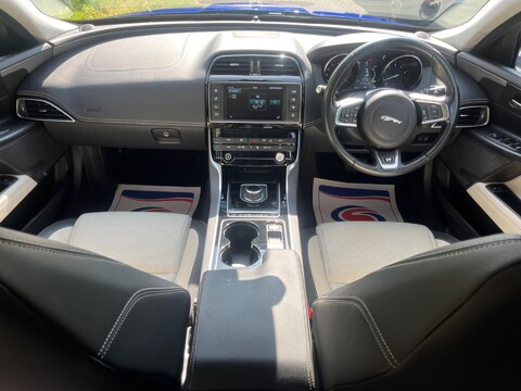 Jaguar XE GTDI R-SPORT 13