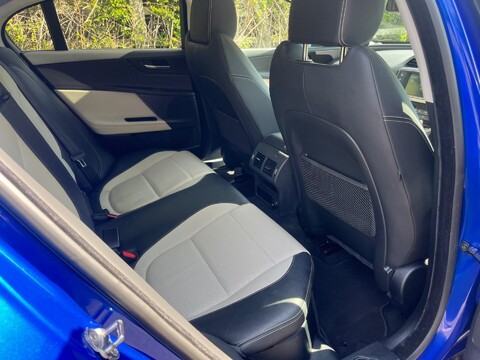 Jaguar XE GTDI R-SPORT 19