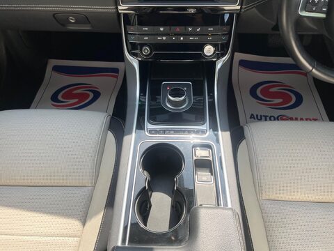 Jaguar XE GTDI R-SPORT 15