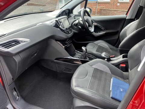 Peugeot 2008 S/S ALLURE 13