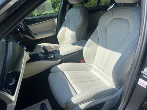 BMW 5 Series 520D M SPORT TOURING MHEV 19