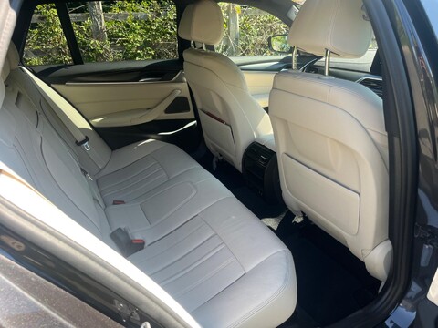 BMW 5 Series 520D M SPORT TOURING MHEV 21