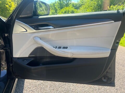 BMW 5 Series 520D M SPORT TOURING MHEV 28