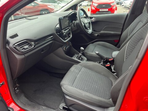 Ford Fiesta TITANIUM 13