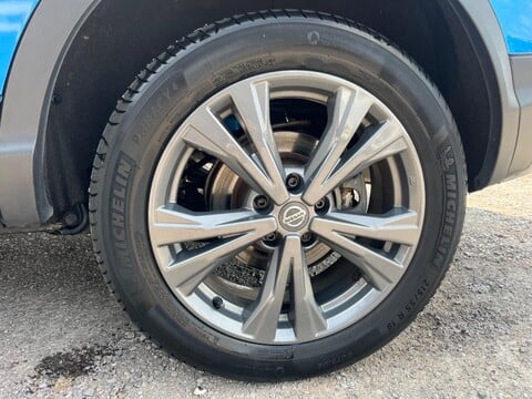 Nissan Qashqai N-CONNECTA DIG-T XTRONIC 4