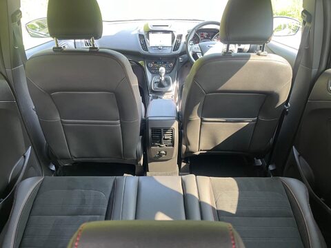 Ford Kuga ST-LINE TDCI 17