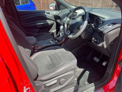 Ford Kuga ST-LINE 16