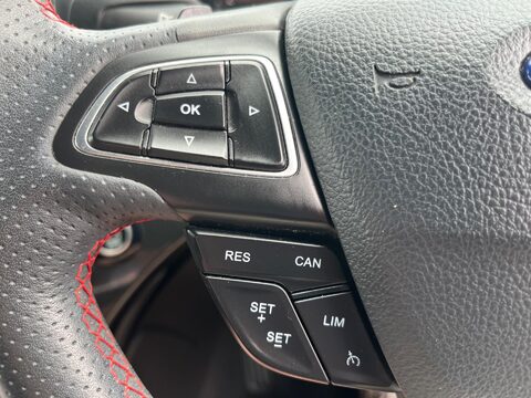 Ford Kuga ST-LINE 26