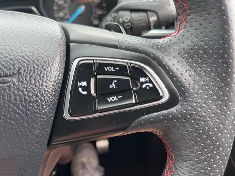 Ford Kuga ST-LINE 27