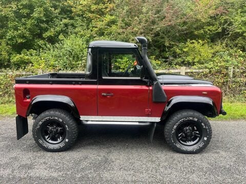 Land Rover Defender 90 TD 6