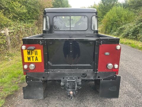 Land Rover Defender 90 TD 8