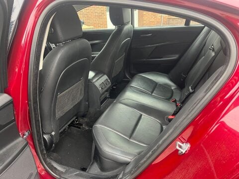 Jaguar XE PORTFOLIO 4
