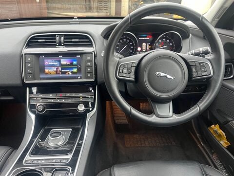 Jaguar XE GTDI PRESTIGE 2