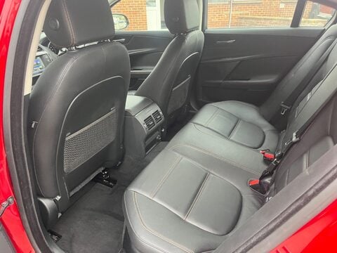 Jaguar XE GTDI PRESTIGE 14