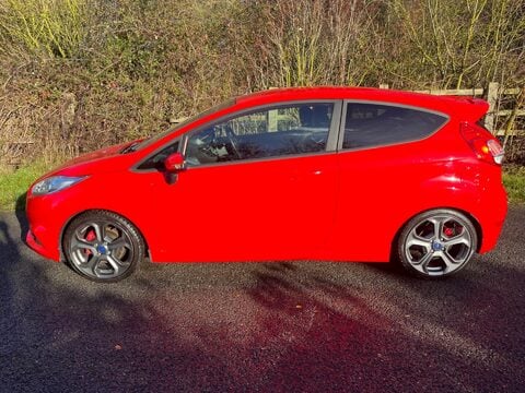 Ford Fiesta ST-2 11
