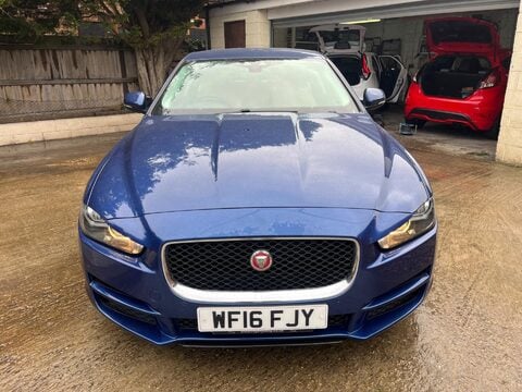 Jaguar XE SE 9
