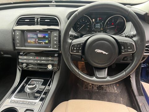 Jaguar XE SE 14
