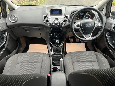 Ford Fiesta TITANIUM 13