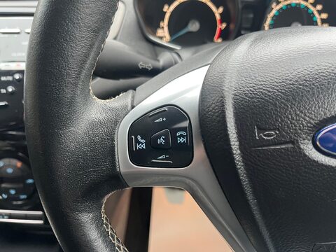 Ford Fiesta TITANIUM 18