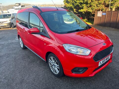 Ford Tourneo Courier TITANIUM 5