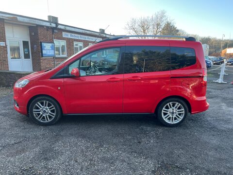 Ford Tourneo Courier TITANIUM 11