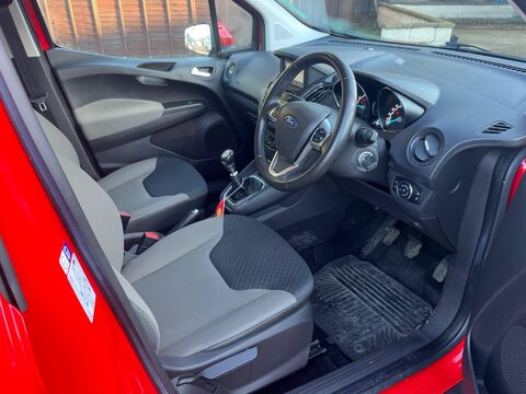 Ford Tourneo Courier TITANIUM 13