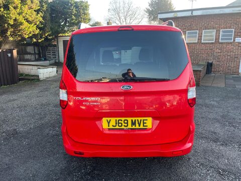 Ford Tourneo Courier TITANIUM 8