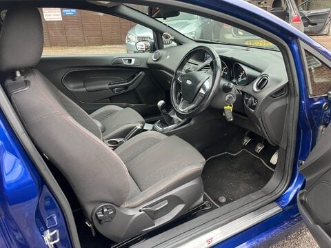 Ford Fiesta ST-LINE 12