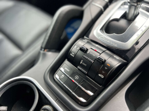 Porsche Cayenne 3.0 Cayenne V6 D Tiptronic 4WD 5dr 32