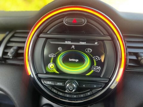 Mini Hatch 1.5 Cooper D Auto 3dr 26