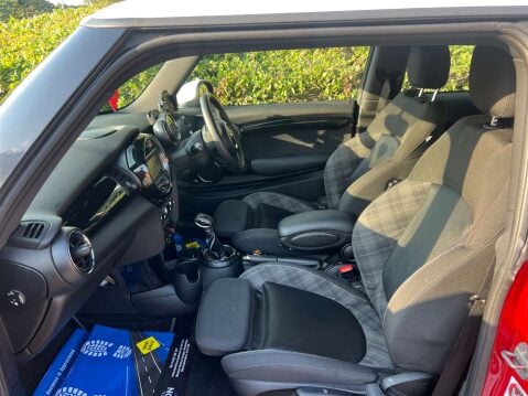 Mini Hatch 1.5 Cooper D Auto 3dr 31