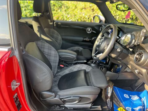 Mini Hatch 1.5 Cooper D Auto 3dr 17