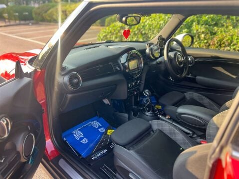 Mini Hatch 1.5 Cooper D Auto 3dr 29