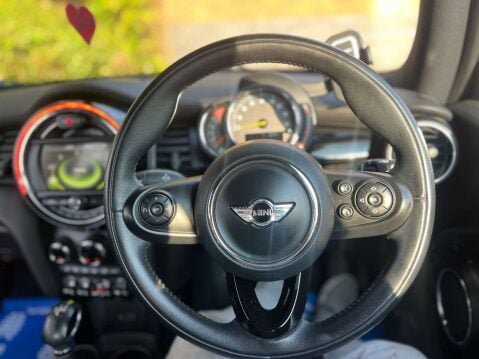 Mini Hatch 1.5 Cooper D Auto 3dr 20