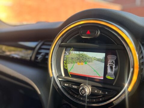 Mini Hatch 1.5 Cooper D Auto 3dr 14