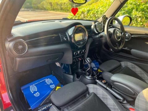 Mini Hatch 1.5 Cooper D Auto 3dr 30