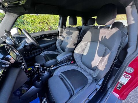 Mini Hatch 1.5 Cooper D Auto 3dr 32