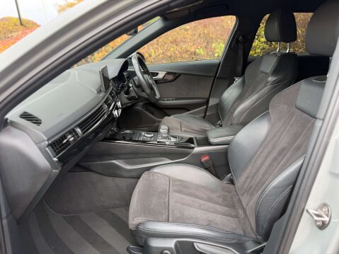 Audi A4 2.0 A4 Black Edition 40 TFSI Semi-Auto 5dr 30