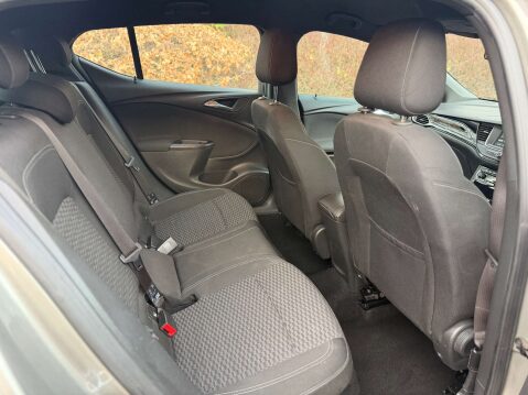 Vauxhall Astra 1.4 Astra SRI 5dr 9