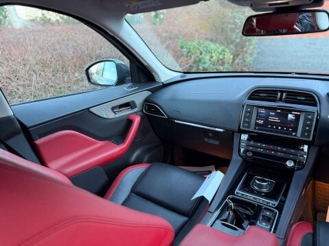 Jaguar F-Pace 3.0 F-Pace V6 S AWD i Auto 4WD 5dr 10