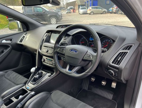 Ford Focus 2.3 Focus RS 4WD 5dr 27