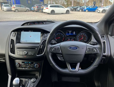 Ford Focus 2.3 Focus RS 4WD 5dr 33