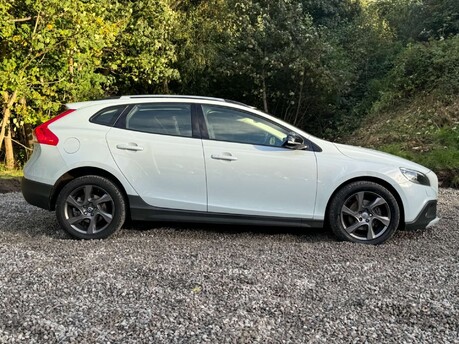 Volvo V40 1.6 V40 Cross Country Luxury D2 Auto 5dr