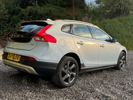 Volvo V40 1.6 V40 Cross Country Luxury D2 Auto 5dr