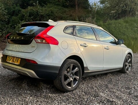 Volvo V40 1.6 V40 Cross Country Luxury D2 Auto 5dr 3