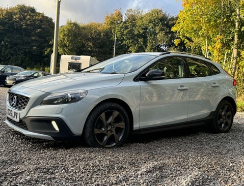 Volvo V40 1.6 V40 Cross Country Luxury D2 Auto 5dr 9