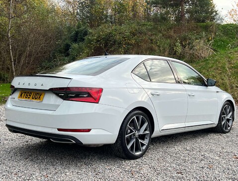 Skoda Superb 2.0 Superb SportLine+ TSi Semi-Auto 5dr 4