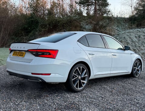 Skoda Superb 2.0 Superb SportLine+ TSi Semi-Auto 5dr 3