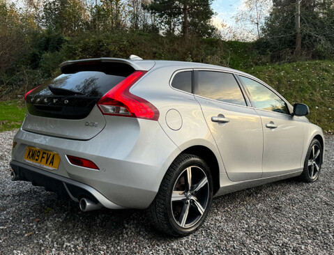 Volvo V40 2.0 V40 R-Design Edition D3 Auto 5dr 3